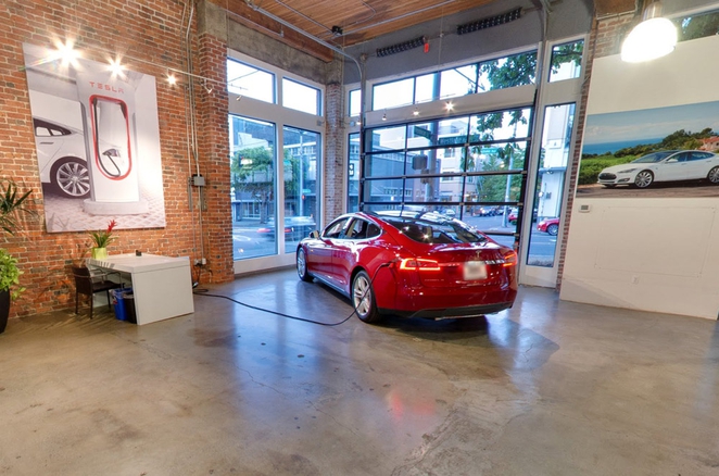tesla-showroom-001